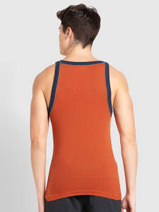 เสื้อกล้ามผ้ายืดไร้รอยต่อแห้งเร็วระบายอากาศดีแบบลำลองสำหรับผู้ชายพร้อมโลโก้ออกแบบได้เองสำหรับกีฬายิมวิ่ง - Product Image 2