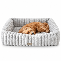 Lit pour chien et chat Yangyangpet en velours de luxe, moderne, rayé, rectangulaire, durable, confortable, avec housse amovible, canapé-lit pour animaux de compagnie