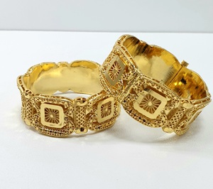 Lujosos brazaletes finos chapados en oro de 24 quilates para mujer, Juego de 2 accesorios GRM - Product Image 2