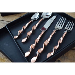 Ensemble de couverts en métal de conception tendance Vaisselle de la meilleure qualité Couverts de taille de forme personnalisée pour la salle à manger et la cuisine Ensemble de 5 pièces - Product Image 3