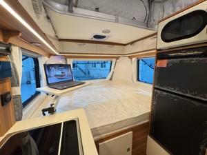 Caravane résidentielle bien équipée, remorque de camping intérieure meublée, camping-car confortable, véhicule mobile portable pour les aventures sur route - Product Image 4
