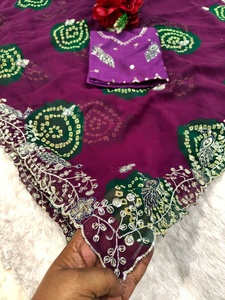Sari de Diseñador para Mujer en Georgette Suave de Viscosa con Bordado Bandhej, Diseño de Pavo Real con Lentejuelas, Colección de Alta Calidad en Existencia - Product Image 2