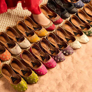 New Arrival Best Selling Women Khussa Fashion Trend Printed Anti-Slippery Genuine Leather Raw Silk Durable Material Cheap Price - Product Image 5