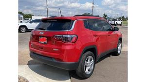 Jeep Compass Latitude 2023 Usado en Excelentes Condiciones - Product Image 3