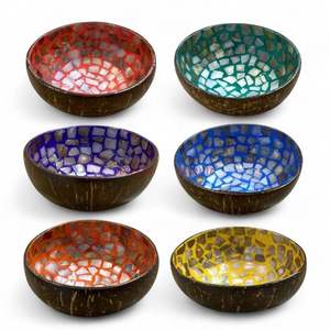 Tazón de Cáscara de Coco Hecho a Mano con Incrustaciones de Nácar para Presentación de Alimentos en Mesa de Comedor, de Vietnam - Product Image 1