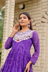 Lanzamiento de Nueva Tela Moderna para Vestido Especial de Navratri, Faux Georgette con Bordado y Trabajo de Espejos Reales para Fiestas - Product Image 5