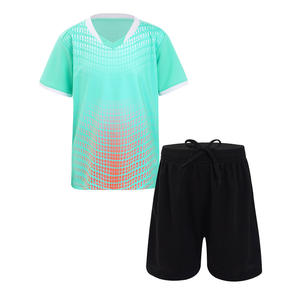 ผู้ผลิตชุดฟุตบอลแบบกำหนดเอง OEM ชุดเสื้อและกางเกงขาสั้นกีฬา ระบายอากาศ แห้งเร็ว ป้องกันรังสียูวี สำหรับการฝึกซ้อม การแข่งขัน และกีฬาทีม - Product Image 3