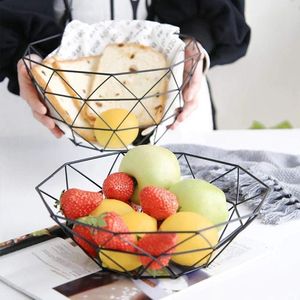 Cesta de metal para frutas con flujo de aire mejorado, para almacenamiento de productos frescos, con construcción abierta y diseño de fácil acceso - Product Image 2