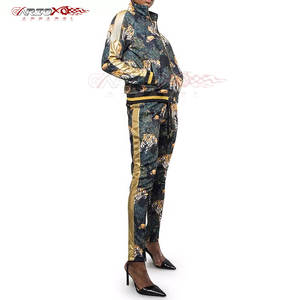 Chándal de actuación para mujer con tela sublimada y corte ajustado para gimnasio o ropa de calle, chándal de sublimación personalizado para mujer - Product Image 4