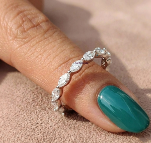 Anillo de Eternidad con Diamantes Cultivados en Laboratorio, Corte Marquesa de 1.20 Ct, Oro Blanco Sólido de 14K, Certificado IGI, Joyería de Lujo, Lurba Jewels - Product Image 5