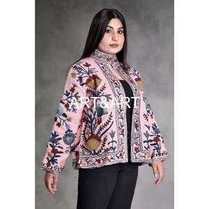 Canard matelassé indien fait à la main TNT Suzani veste courte brodée pour les femmes Crewel Festival cadeau spécial pour sa tenue de fête - Product Image 6