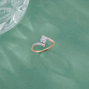 แหวนเพชรโรสโกลด์ดีไซน์ค็อกเทลประดับเพชร - Product Image 1