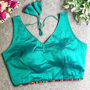 La blusa tiene liso con hermoso Moti colorido trabajo encaje cuello en V blusa material pesado banarasi seda con manga de 10 pulgadas adjunta - Product Image 4