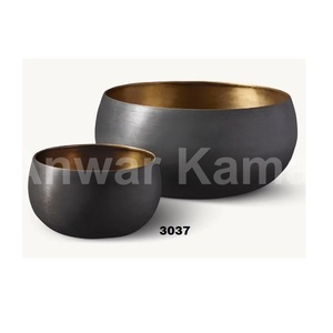 Ensemble de 3 bols de service en laiton noir fabriqués à la main - Product Image 1