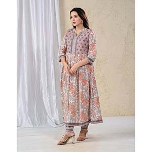 Ensemble élégant de kurta et pantalon en coton blanc imprimé Jaal, tissu en filet floral avec broderies pour les fêtes et les occasions spéciales - Product Image 4