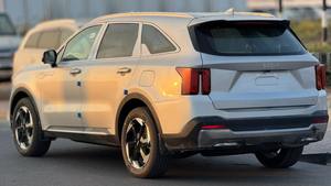 Kia Sorento 2025, Opciones Medianas, 4x4, Tracción en las Cuatro Ruedas, Motor de Gasolina de 2.5L y 4 Cilindros, SUV/Crossover Automático - Product Image 4