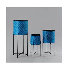 Maceta de metal de diseño moderno con soporte resistente con acabado recubierto de polvo para Balcón de oficina en casa o jardinería interior - Product Image 2