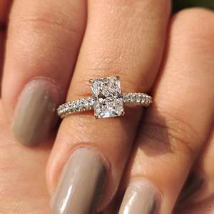 Bague halo avec diamant taille radiant pour un style élégant - Product Image 5