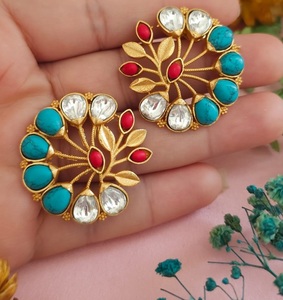 Precioso conjunto de pendientes con estilo de la mejor calidad con tono dorado, perfecto para ocasiones de boda para mujeres y niñas - Product Image 6