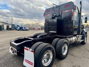Camión Semirremolque Western Star 4900 Heavy Haul Sleeper Usado, Bien Mantenido, Años 2022-2024, Listo para Exportar - Product Image 2