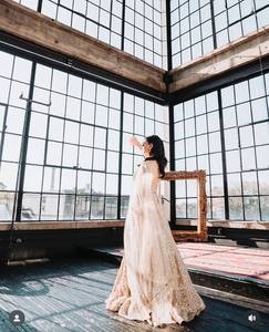 Vestido de Novia Lehenga Bordado de Estilo Pakistaní con Hermoso Diseño Floral, Vestido Maxi para Boda - Product Image 1