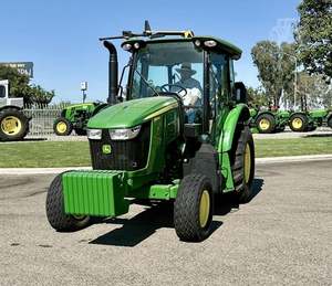 2023 Johnn Deere 5105M 4WD y 2WD Mini Tractor 4x4 Tipo de accionamiento 70HP a 120HP Potencia nominal para uso agrícola - Product Image 2