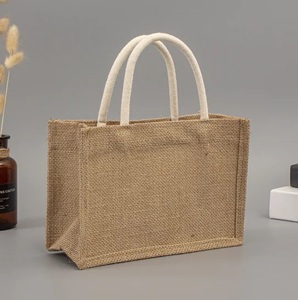Bolsas de yute ecológicas de alta calidad con logotipo personalizado, color y tamaño, vendidas en todo el mundo a precios bajos de mercado - Product Image 1