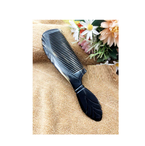 Peigne en corne de buffle et en corne de vache à la mode Peigne à cheveux naturel écologique pour un usage domestique et poli à la main - Product Image 5