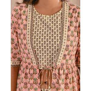 ชุดเซ็ตเสื้อคลุมผ้าฝ้ายลายพีชสำหรับฤดูร้อน ไซส์ XS เสื้อครึ่งแขนใส่ได้ทุกวัน พร้อมกางเกงขาสั้น ดีไซน์ผูกเชือก - Product Image 2