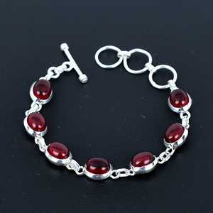 Pulsera de Plata de Ley 925 Hecha a Mano con Granate Rojo y Engaste Vintage, Regalo para Novia y Amigas - Product Image 4