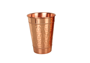 Vaso artesanal de cobre con acabado martillado estilo vintage - Product Image 3