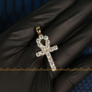 Pendentif unique en forme de croix de Jésus en or jaune 10 carats et diamants ronds en moissanite taillée en brillant de style Hip Hop - Product Image 2
