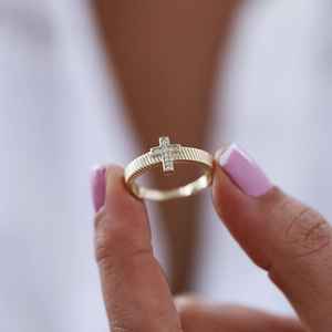 Croix formes rond laboratoire cultivé diamant bague Unique cérémonie religieuse bague cadeau pour les femmes 10K or massif Fine cadeau bijoux pour elle - Product Image 3