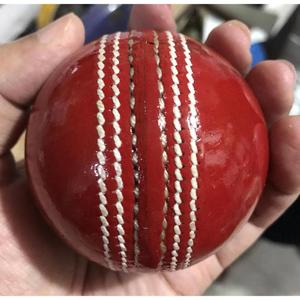 Pelota dura de críquet hecha a medida al por mayor, nuevo diseño de cuero, pelotas de bate de críquet deportivas suaves, pelotas duras de críquet hechas en India - Product Image 3