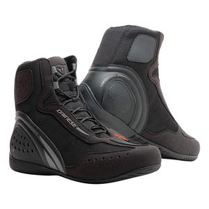 Chaussure de moto DAINESE D1 WP, botte imperméable à la cheville avec doublure en cuir véritable, semelle intérieure en PU et caoutchouc pour une utilisation toute l'année - Product Image 1