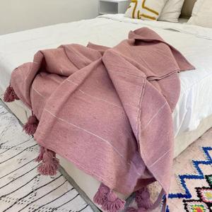 Couverture marocaine faite à la main, authentique artisanat berbère, couverture douce tissée à motifs tribaux, décoration d'intérieur, cadeau - Product Image 1