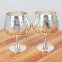 Dessins gravés Gobelet Verre Vente en gros et fournisseur Meilleur design Gobelet à vin fini argent Fabriqué en Inde Haute qualité