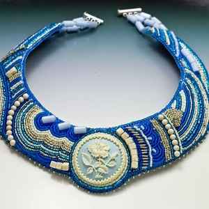 Nouveau collier de bijoux en perles de verre de style entreprise moderne avec broderie - Product Image 1