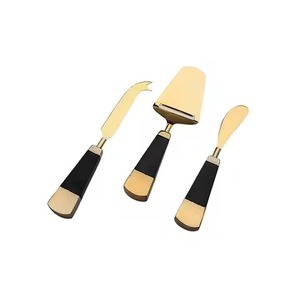 Ensemble d'épandeur de couteaux à fromage en laiton 3 pièces fabriqué à la main avec manche en résine noire pour hôtels restaurants pour outils à fromage pour petit déjeuner - Product Image 2