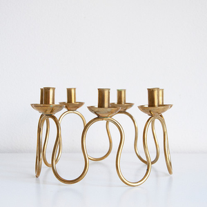 Soporte de vela de latón con diseño rústico pulido de estilo más nuevo, decoración del hogar, candelabro hecho a mano de 8 brazos - Product Image 1