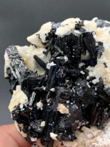 Espectacular Espécimen de Turmalina Negra Natural, Colección de Piedras Preciosas Sueltas para Sanación, Skardu Pakistán - ¡En Oferta! Piedra Preciosa Brillante 710g - Product Image 5