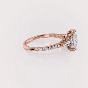 Anillo Solitario con Diamante Cultivado en Laboratorio, Corte Princesa, Oro Rosa de 18 Quilates, Banda Pavé, Engaste Catedral - Product Image 2