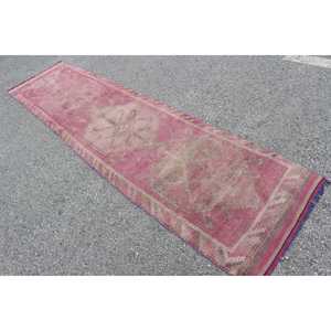 Alfombra Vintage de 2.5x10.6 pies, Alfombra Turca, Alfombra Oriental Rosa - Product Image 4