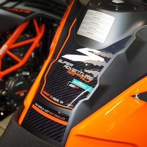 Adesivo decorativo 3D per protezione serbatoio compatibile con le motociclette KTM 1290 Super Adventure S 2021-24 - Product Image 3