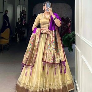 Dernier concepteur coton crème lourd éroder vêtements de festival de style traditionnel pour les fêtes-Paithani dentelle bordure Lehenga Choli - Product Image 1