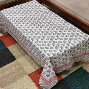 Nappe personnalisable en lin et coton 100% brodée et imprimée à la main avec motif Alluring Lily Garden par Sanvi K Handicrafts - Product Image 2