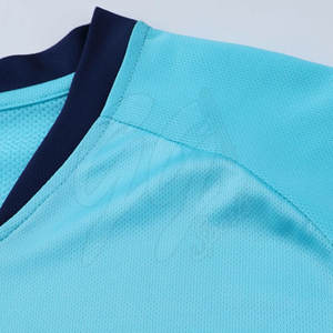 Uniforme de fútbol transpirable de tamaño personalizado para hombre, uniforme de fútbol sostenible al por mayor - Product Image 5