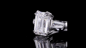 Bague de fiançailles avec diamant radiant et trapézoïdal cultivé en laboratoire, certifié IGI, pour demande en mariage, mariage et événements spéciaux - Product Image 5