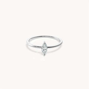 Bague de fiançailles en or 14 carats avec diamant de laboratoire Linden - Product Image 1