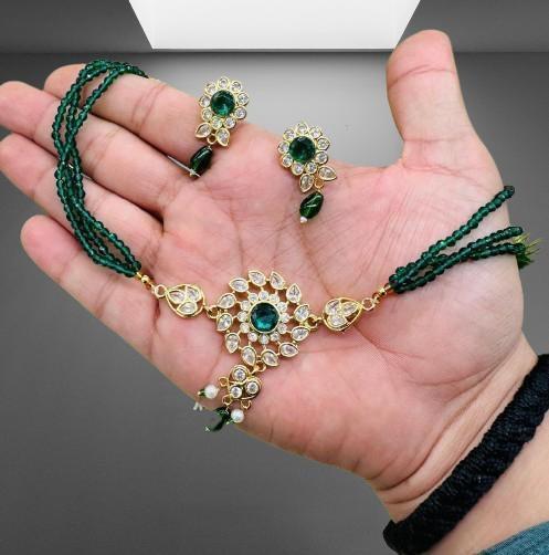 สีเขียว